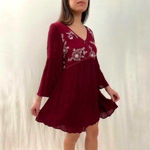 francesca's | flowy burgundy dress
